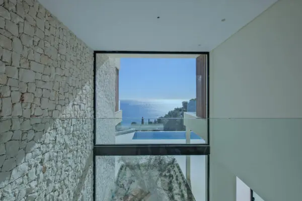 Rocks Ibiza huis in Spanje uitzicht op zee en zwembad. Koud geplaatst