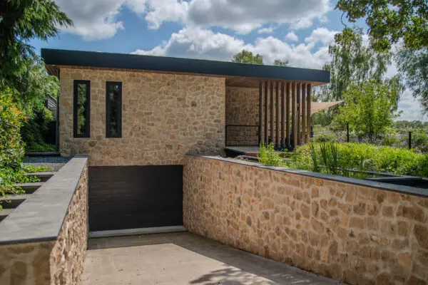 Gevel van een huis bekleed met Rocks mokka