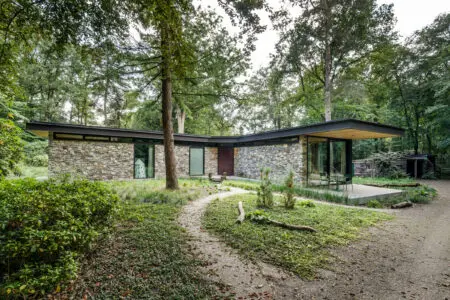 Bos villa met natuurstenen gevelbekleding - Realisatie: Bouwbedrijf Wolswinkel