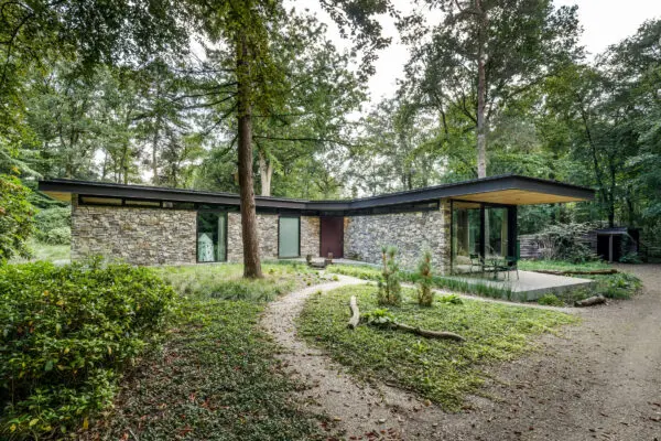 Bos villa met natuurstenen gevelbekleding - Realisatie: Bouwbedrijf Wolswinkel