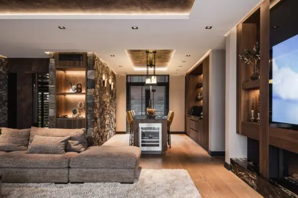 Alpe Steenstrips in luxe interieur met keuken en woonkamer
