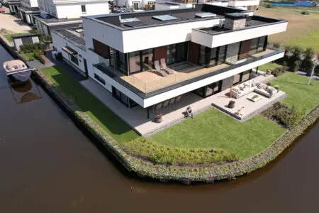 grote villa met haard van scaglia | Copyright: The art of living Fotografie: Jaro van Meerten