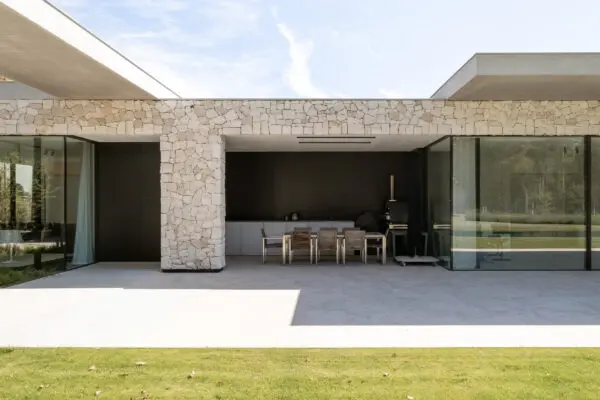 Luxe woning in Belgie Concrete Villa wanden bedenkt met Rocks Ibiza