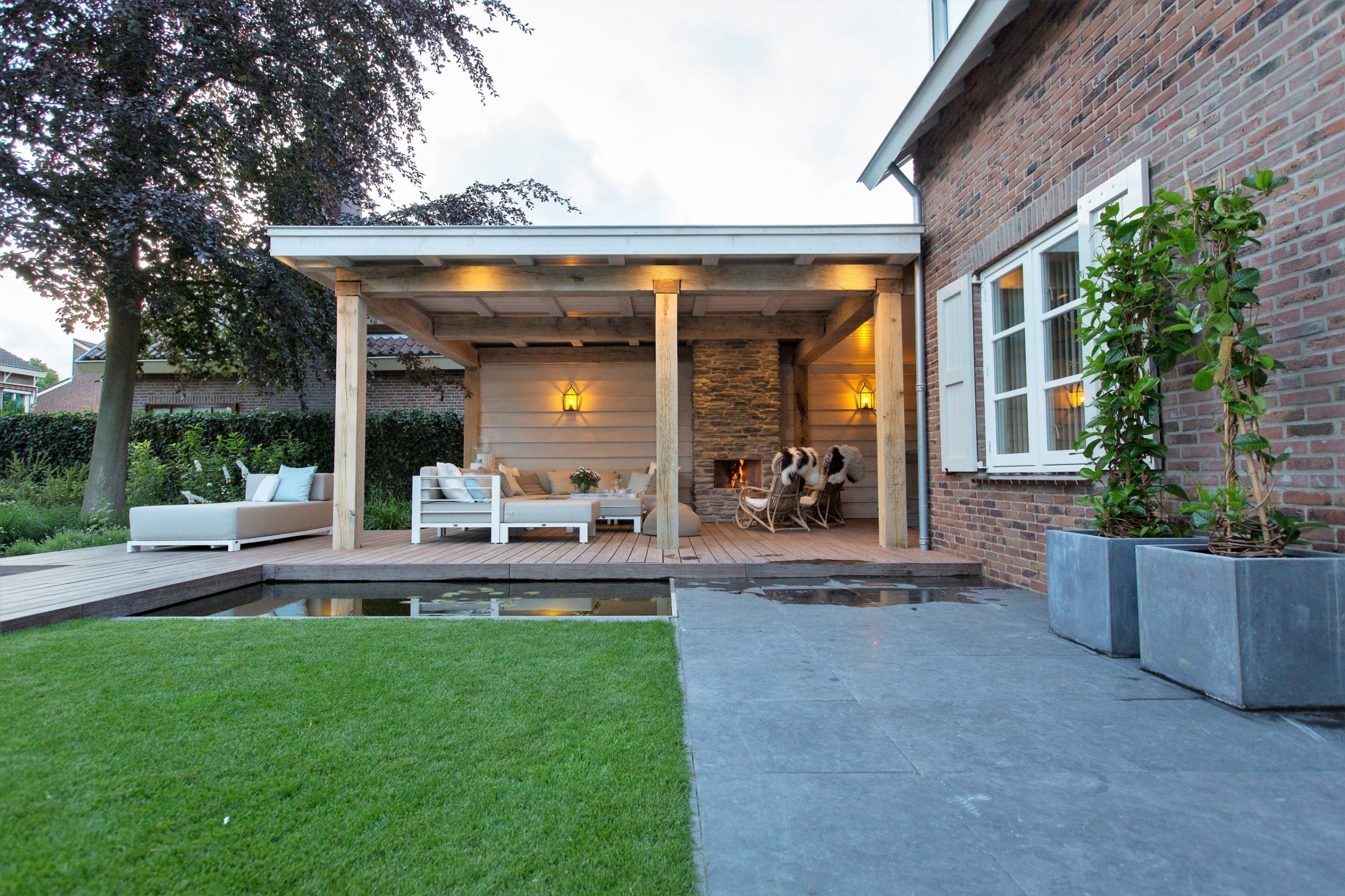 Steenstrips onder de veranda
