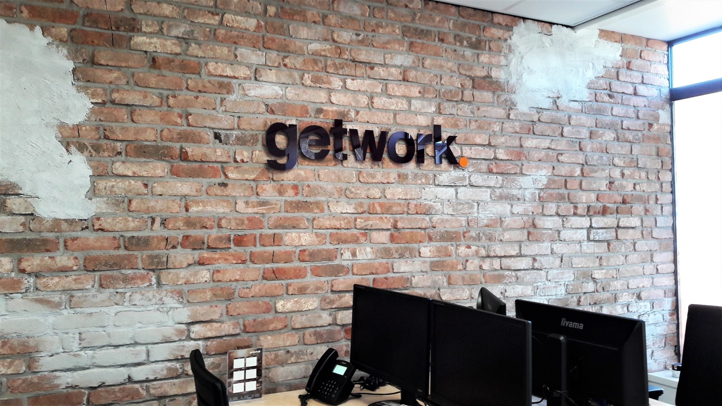Het Getwork kantoor in Heerde is voorzien van deze mooie wand met Baksteenstrips