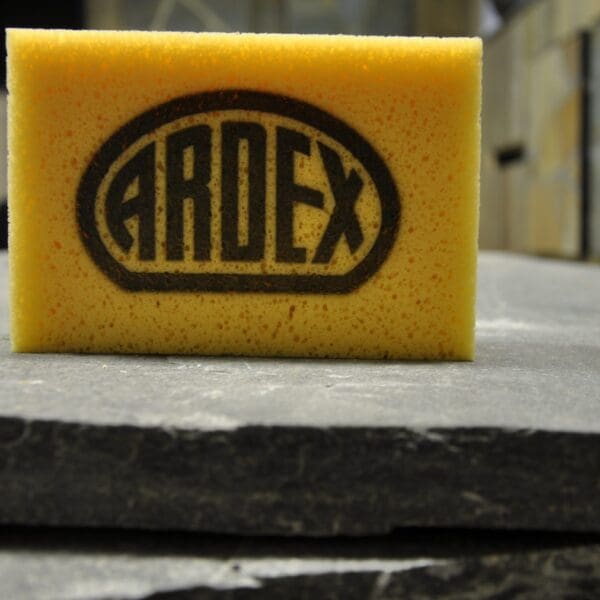 Gele spons Ardex.