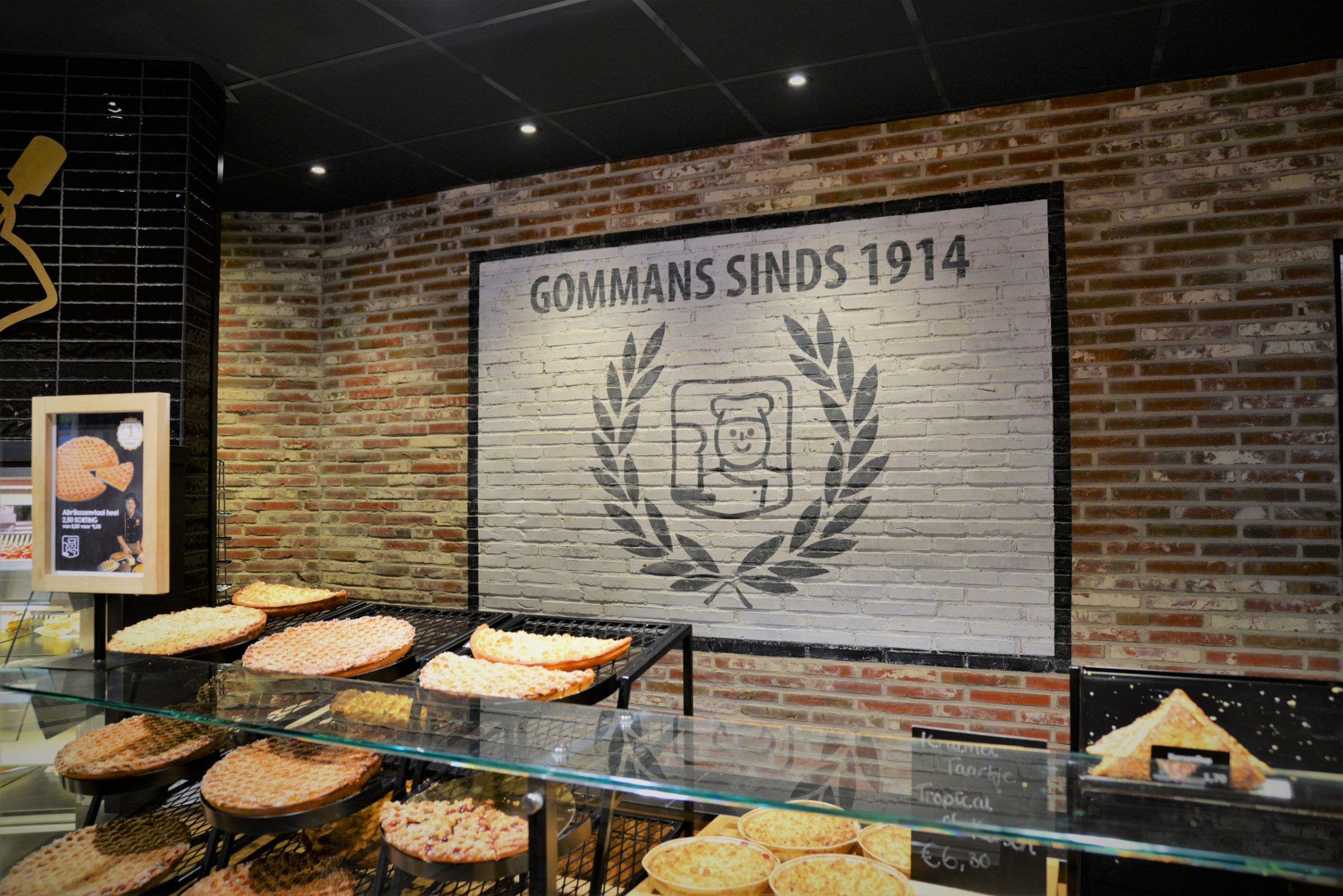 Steenstrips winkel - bakkerij met industriële muur