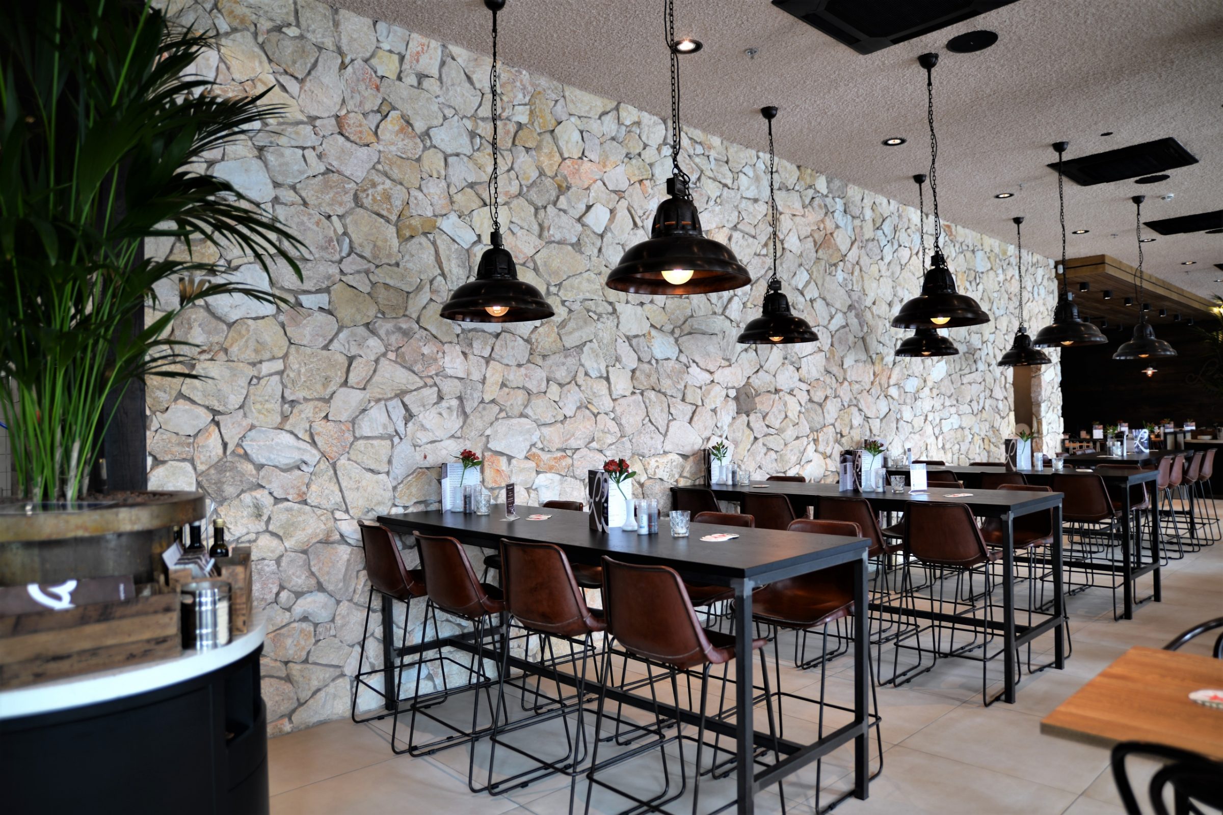 Brokken steen - restaurant Loetje.