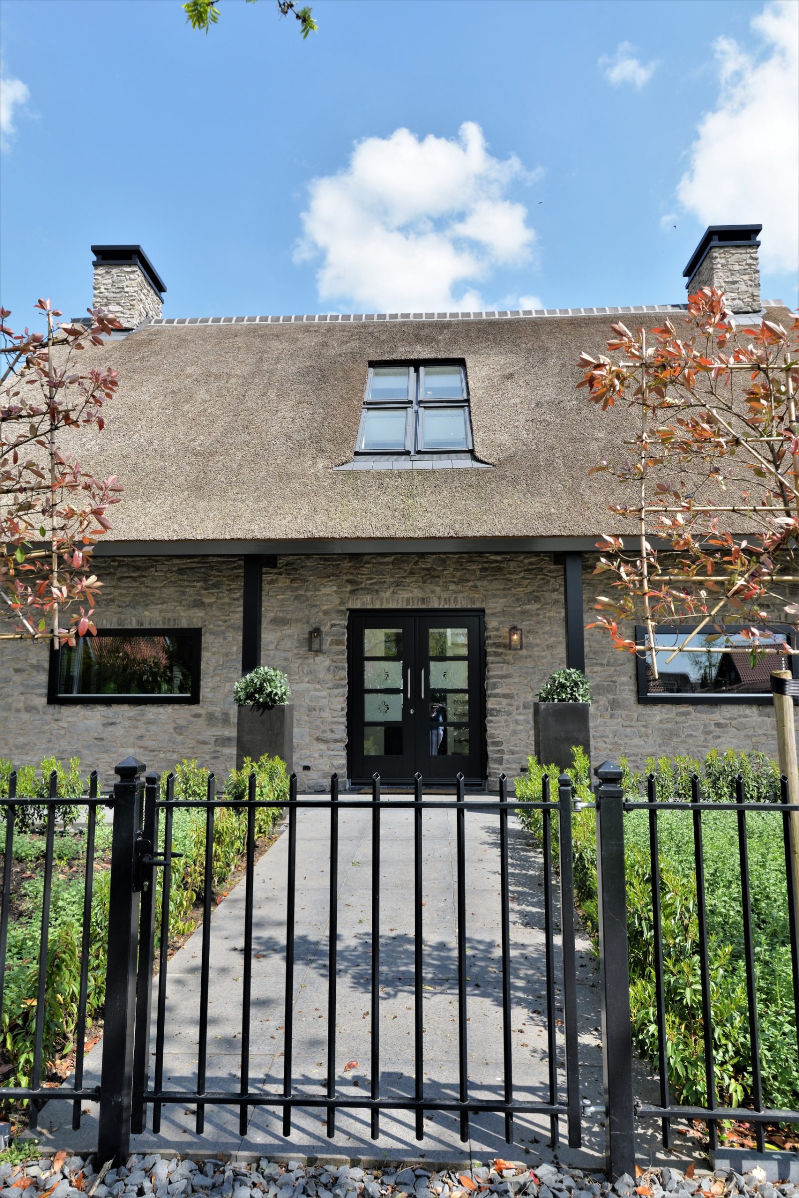 Cottage met Steenstrips.