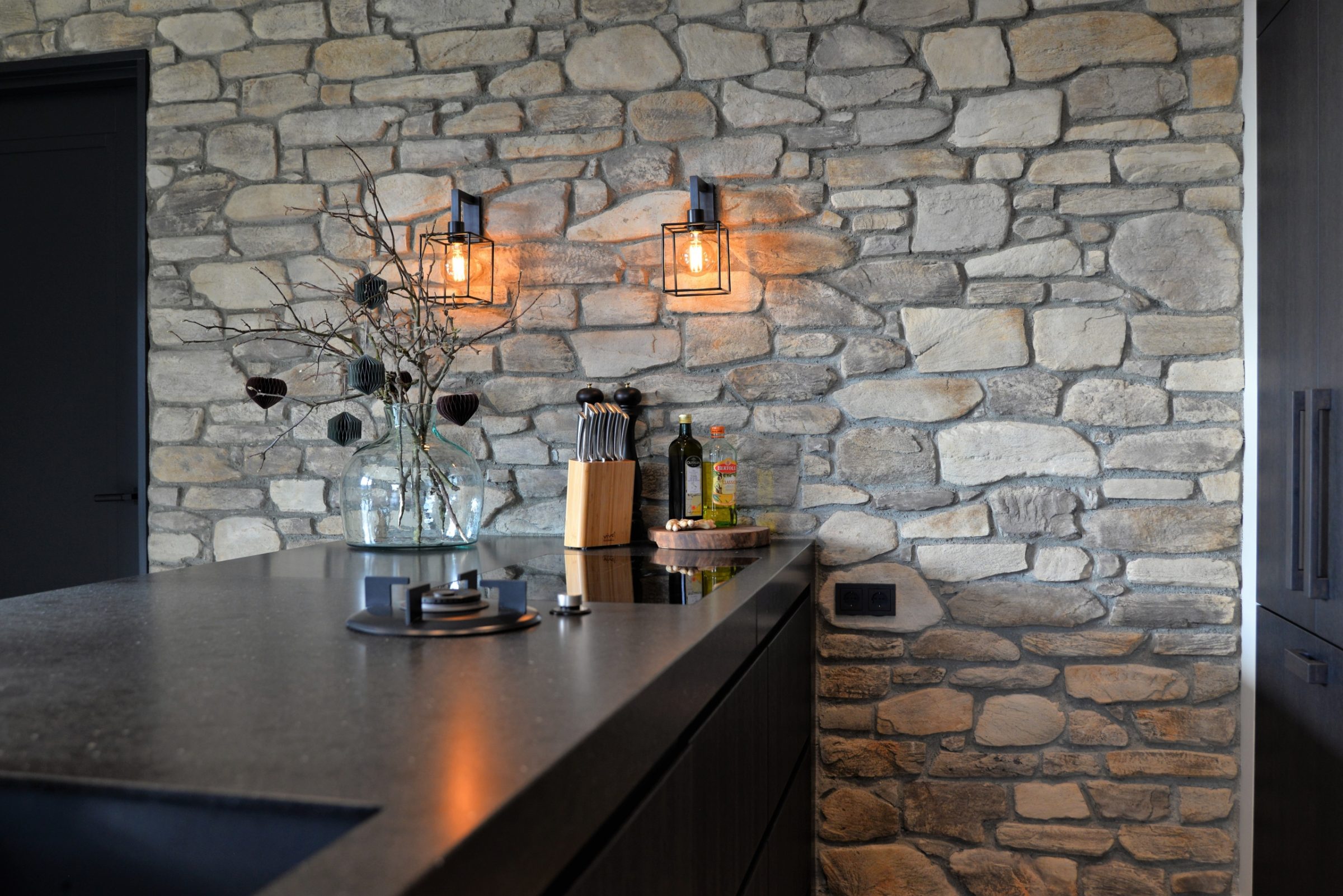 Zand beige keukenwand