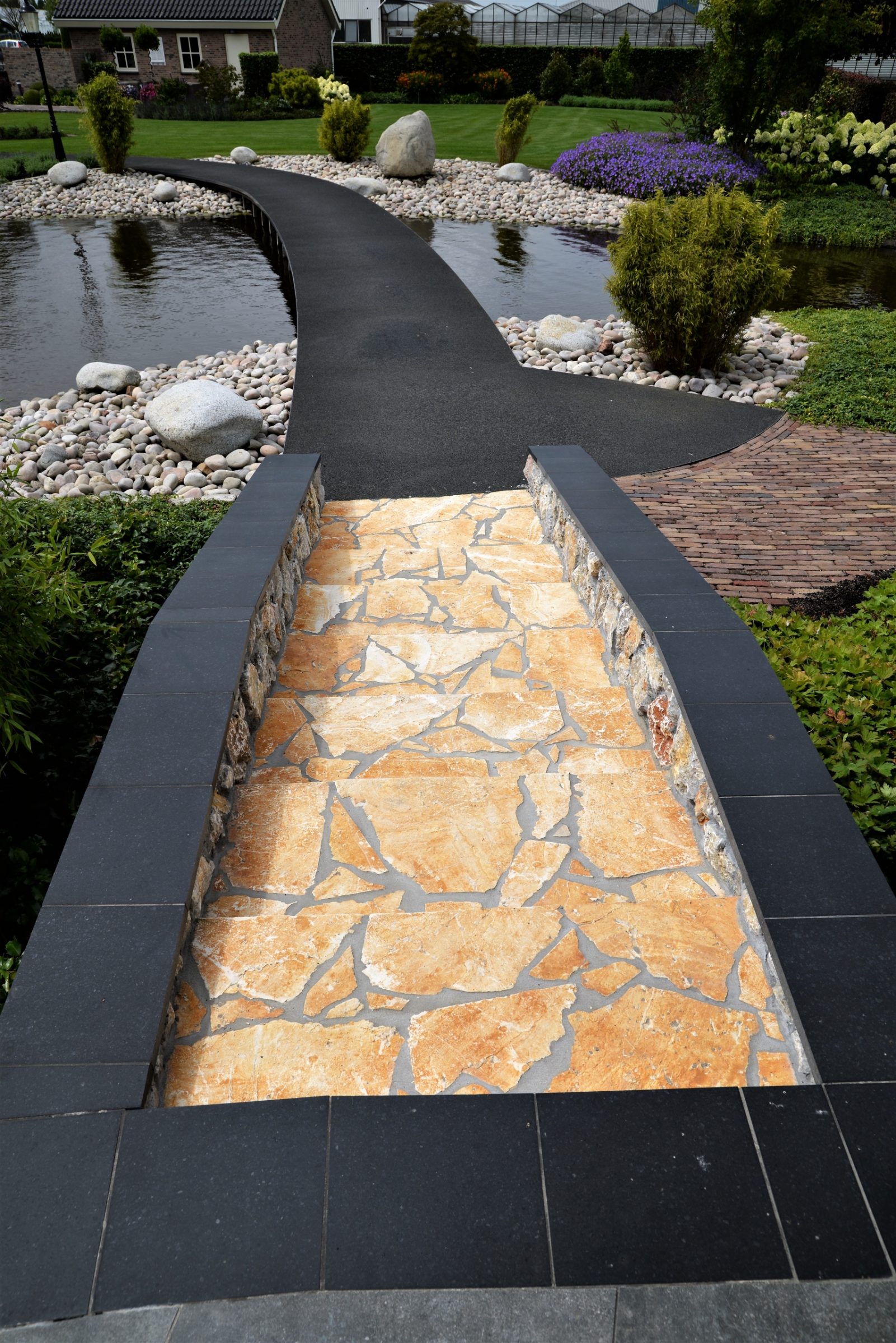Flagstones in de tuin - trap - zie meer informatie www.flagstones.nl