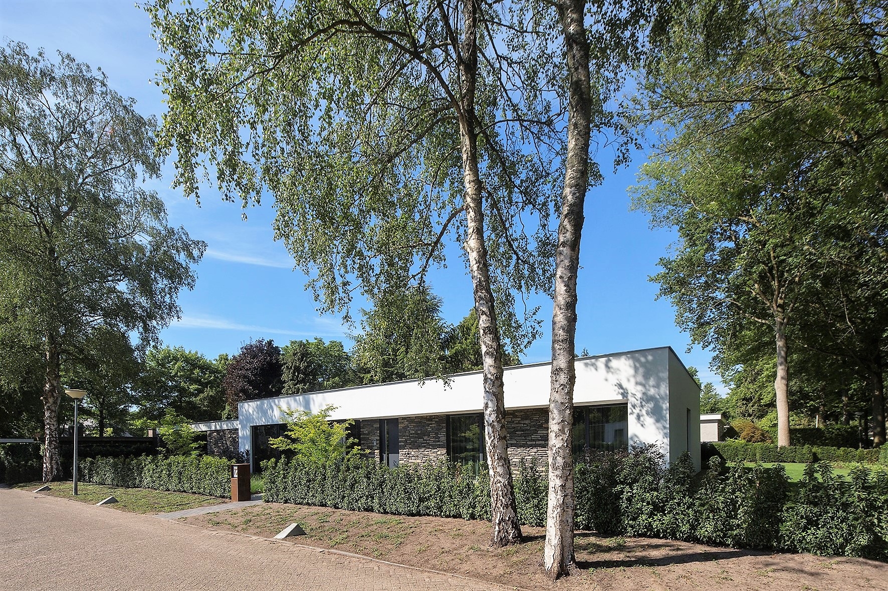 Steenstrips op de villa