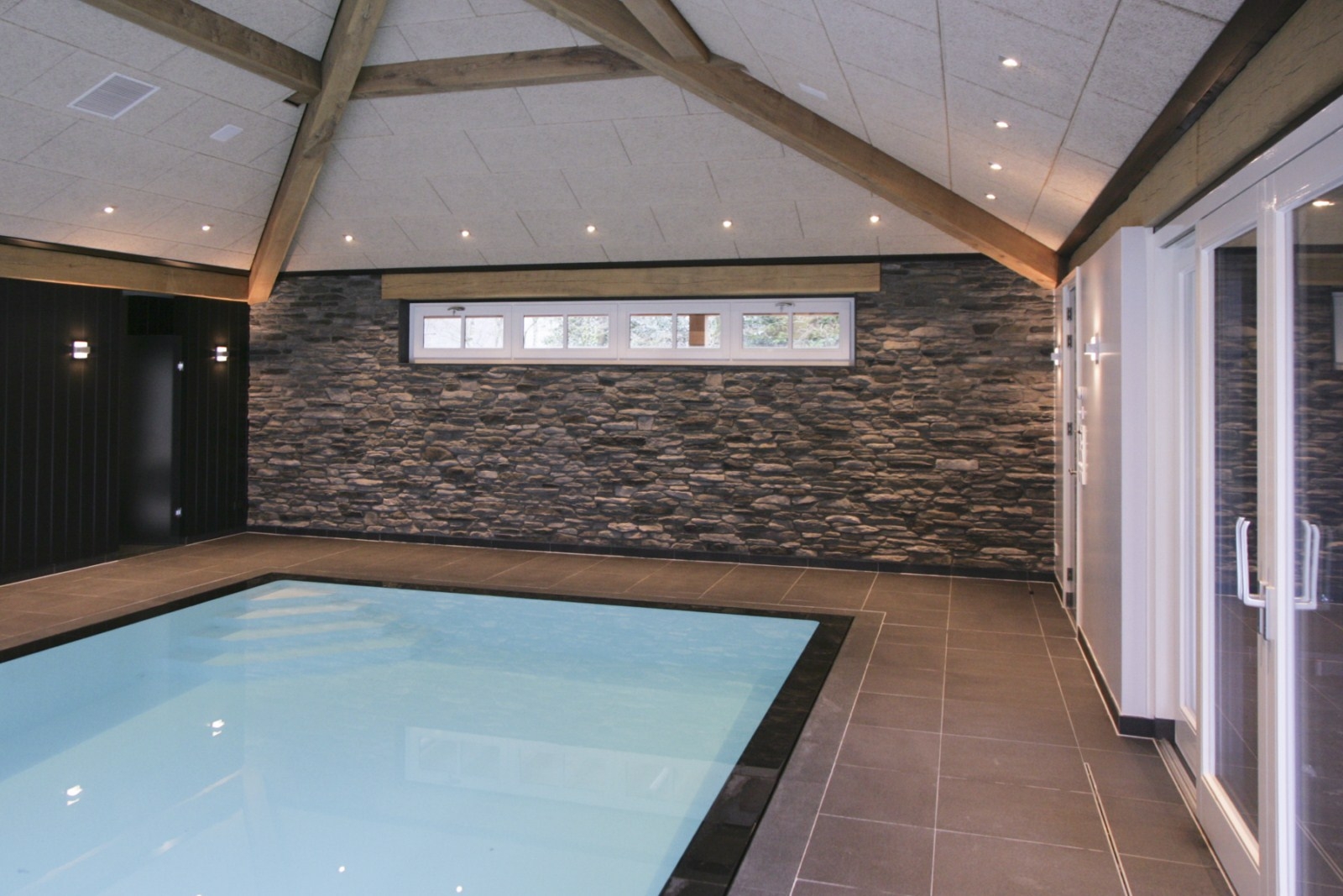 Geopietra Steenstrips - Blumone GT in combinatie met GP toegepast. Een ontwerp van Roordink Architecten BV uit Putten.