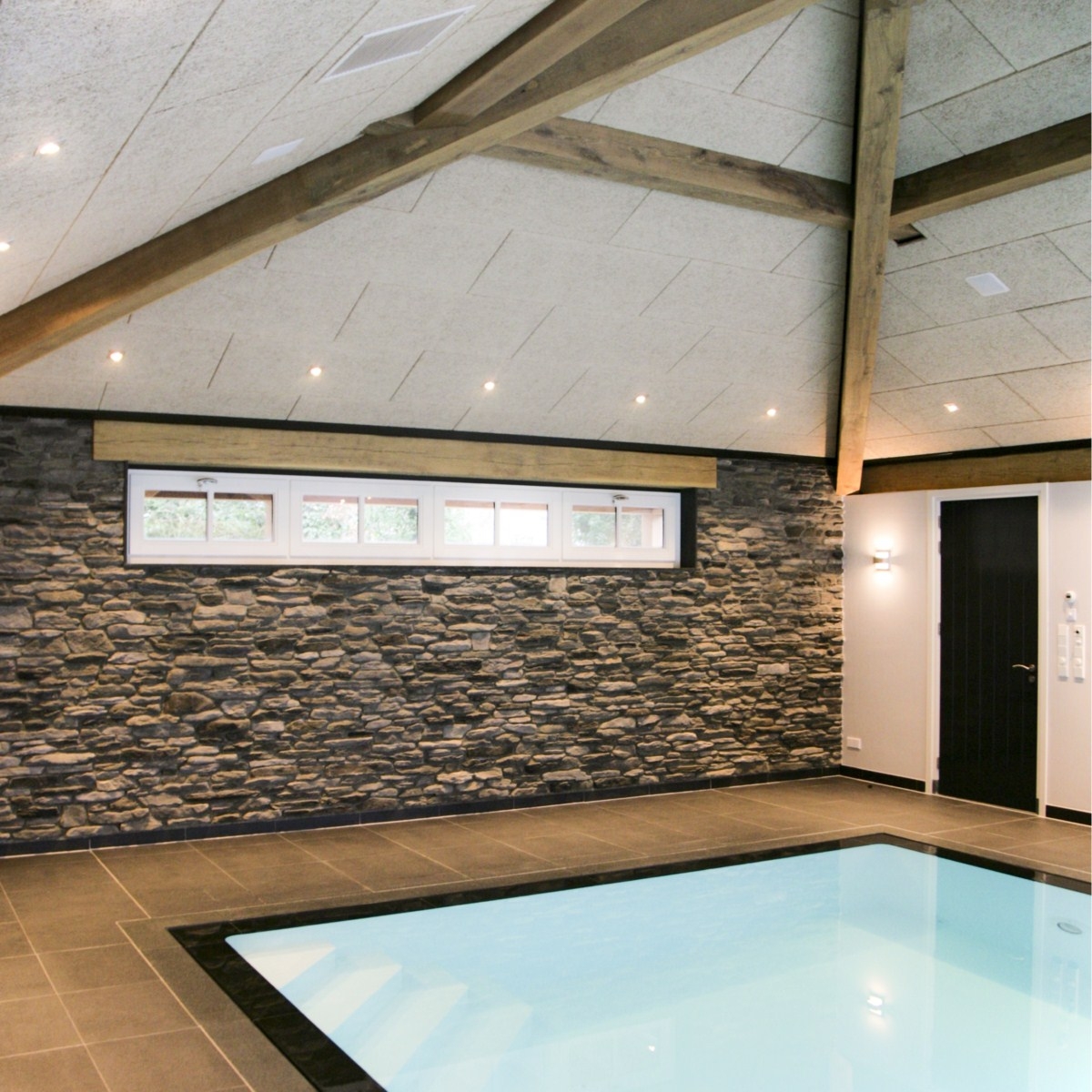 Blumone GP wandbekleding. Overdekt zwembad. Realisatie Roordink Architecten.