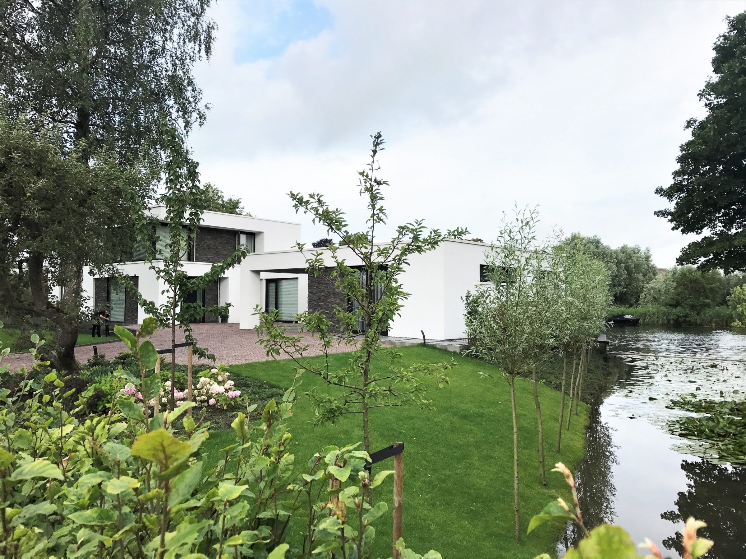 Scaglia Steenstrips van Geopietra op moderne villa