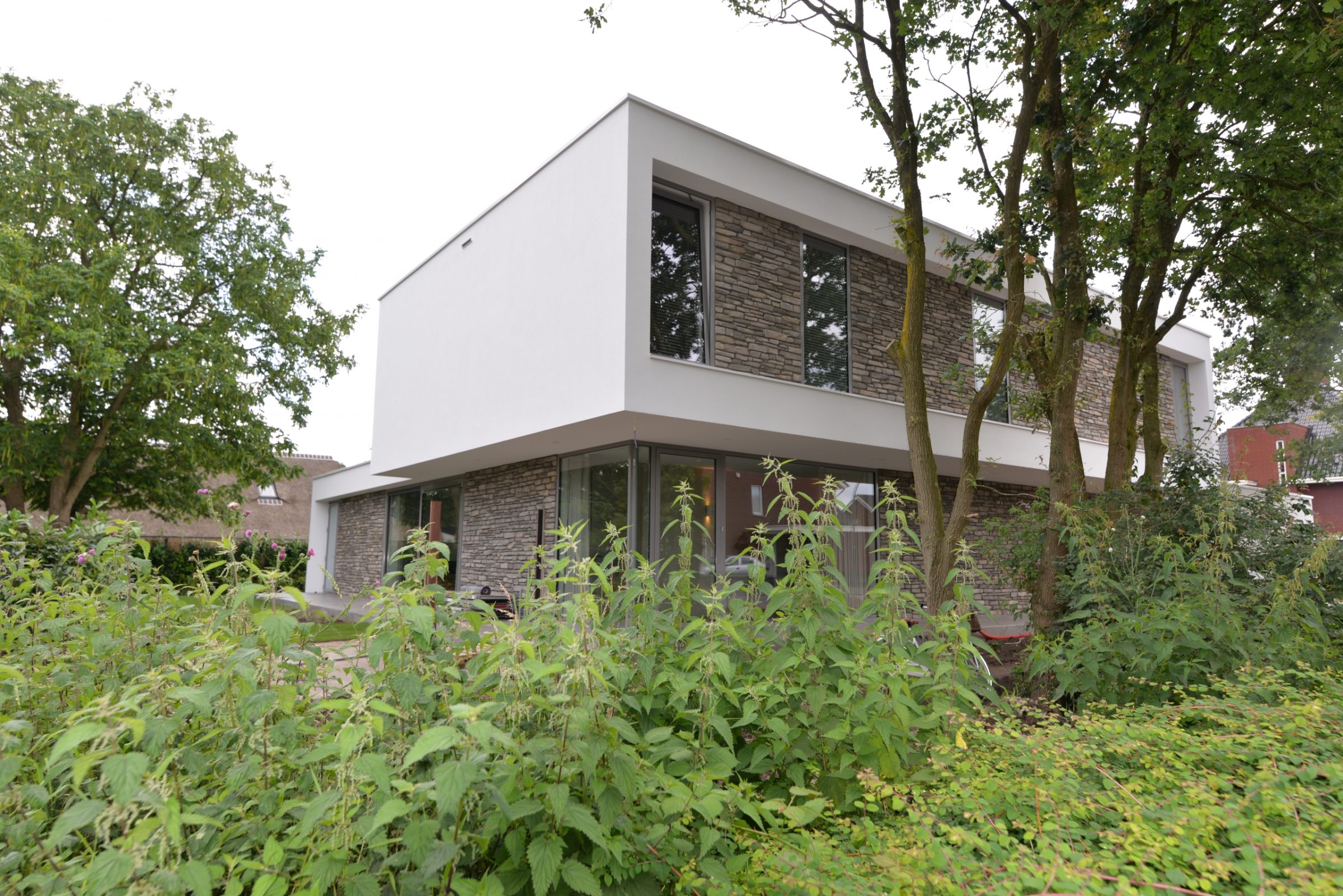 Steenstrips op gevelisolatie van Strikotherm