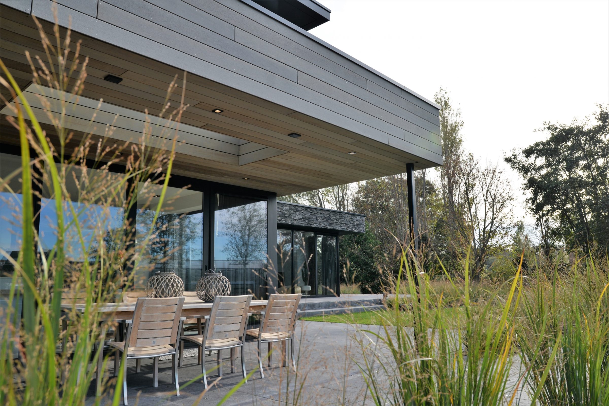 Kubisttische woning met Scaglia Steenstrips - Van der Padt Architecten.
