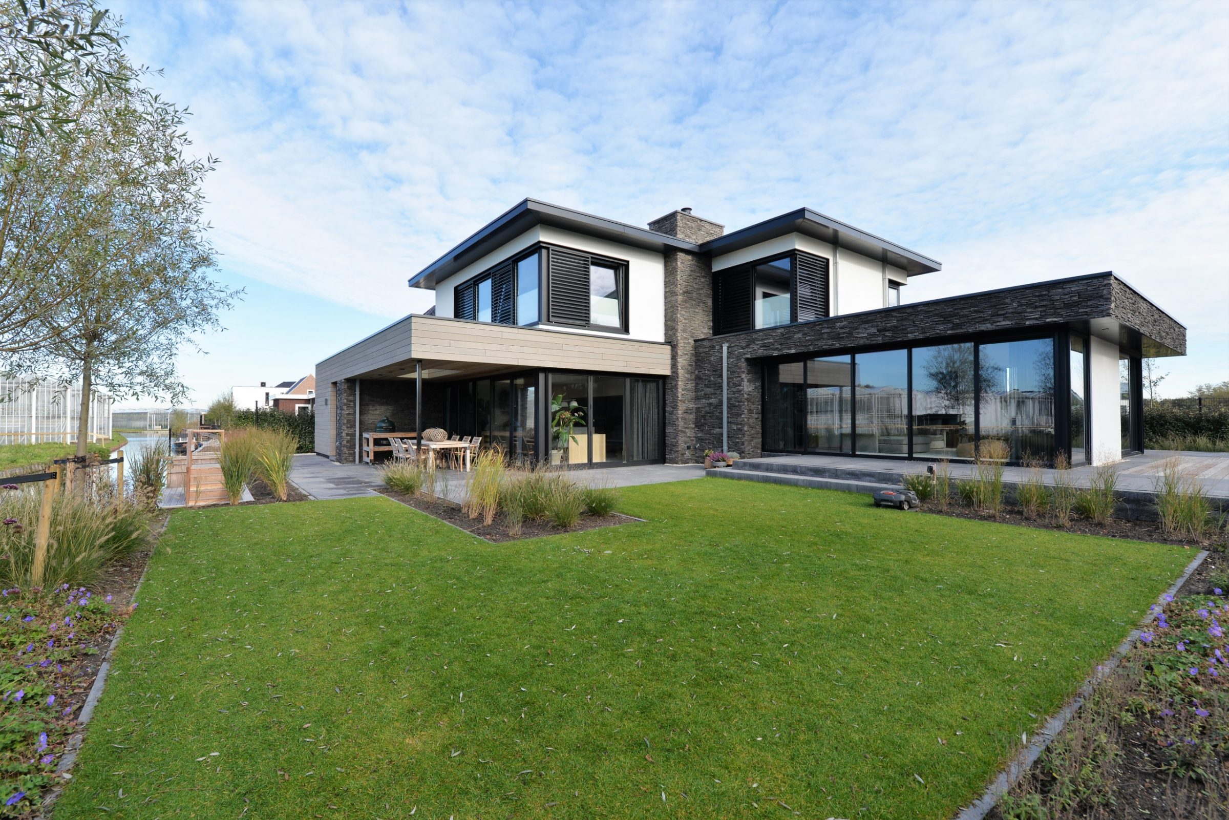 Kubisttische woning met Scaglia Steenstrip - Van der Padt Architecten.