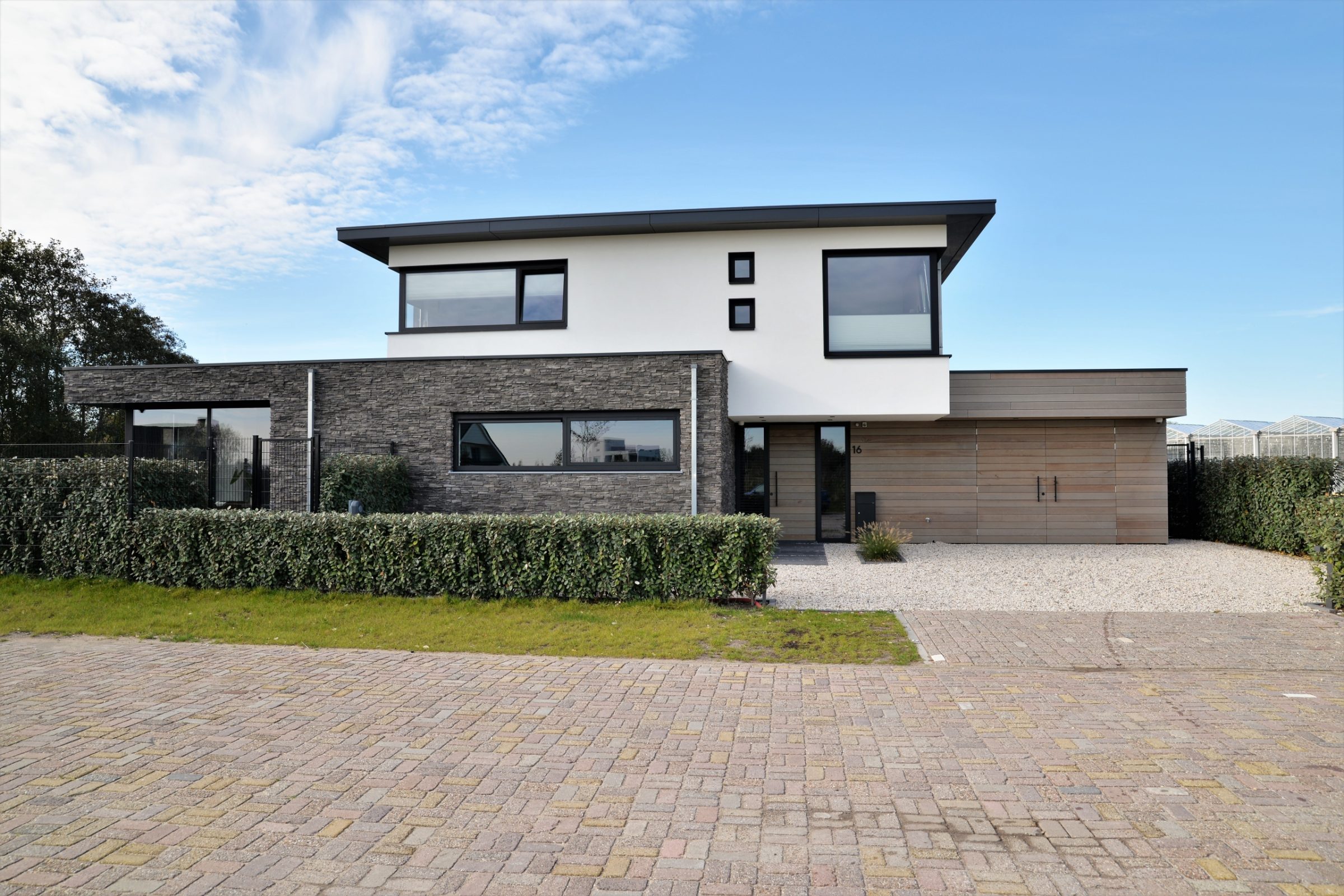 Kubisttische woning met Scaglia Steenstrips - Van der Padt Architecten.