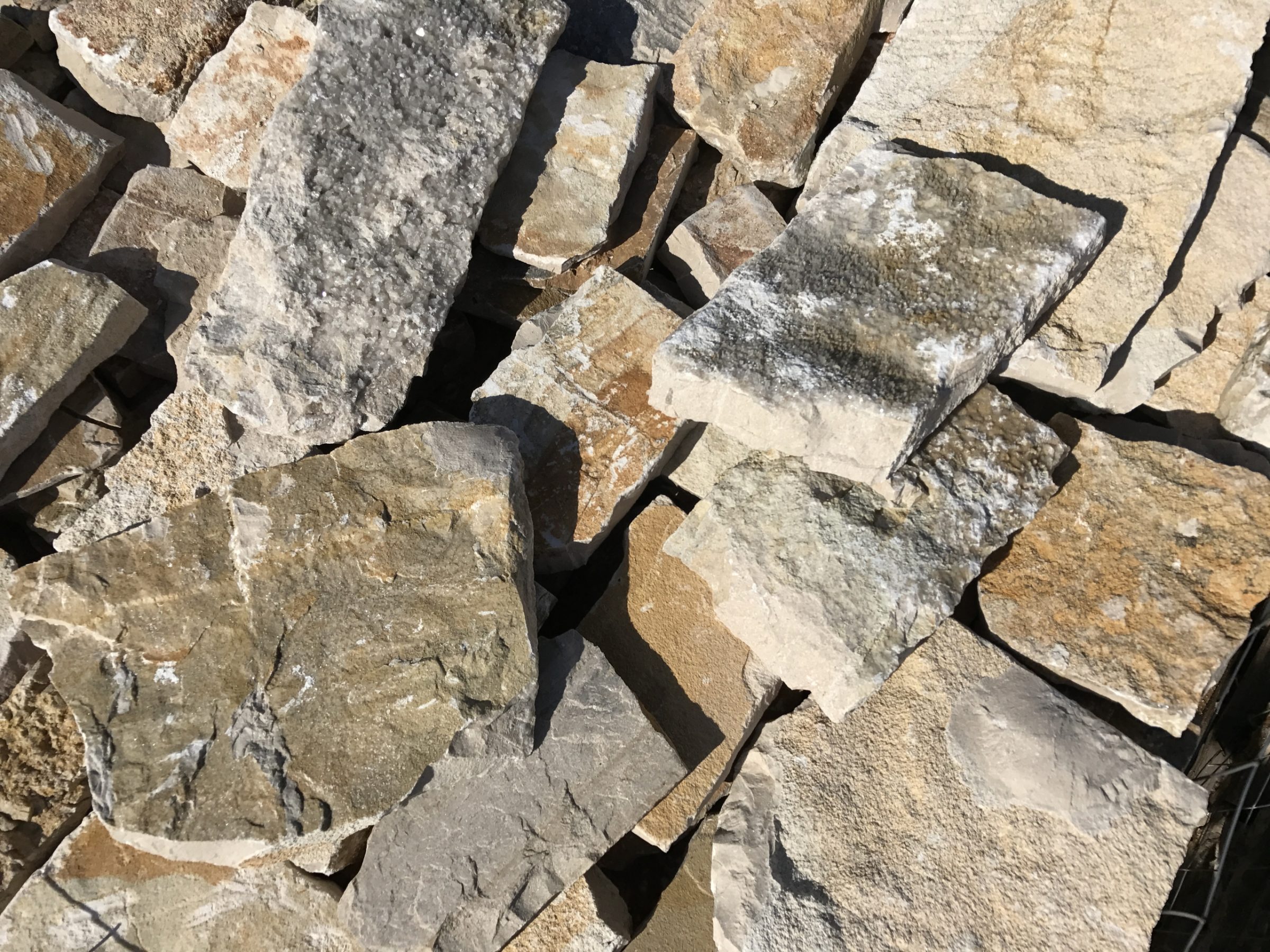 Mix van Natuurstenen wand.