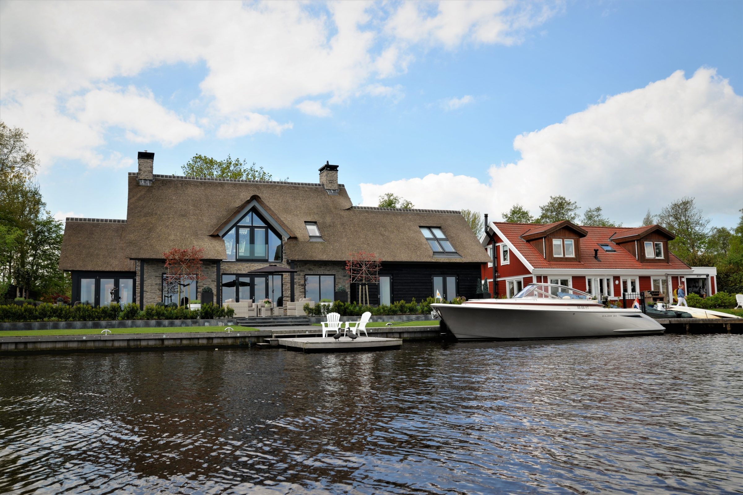 Natuurlijke wandbekleding villa.