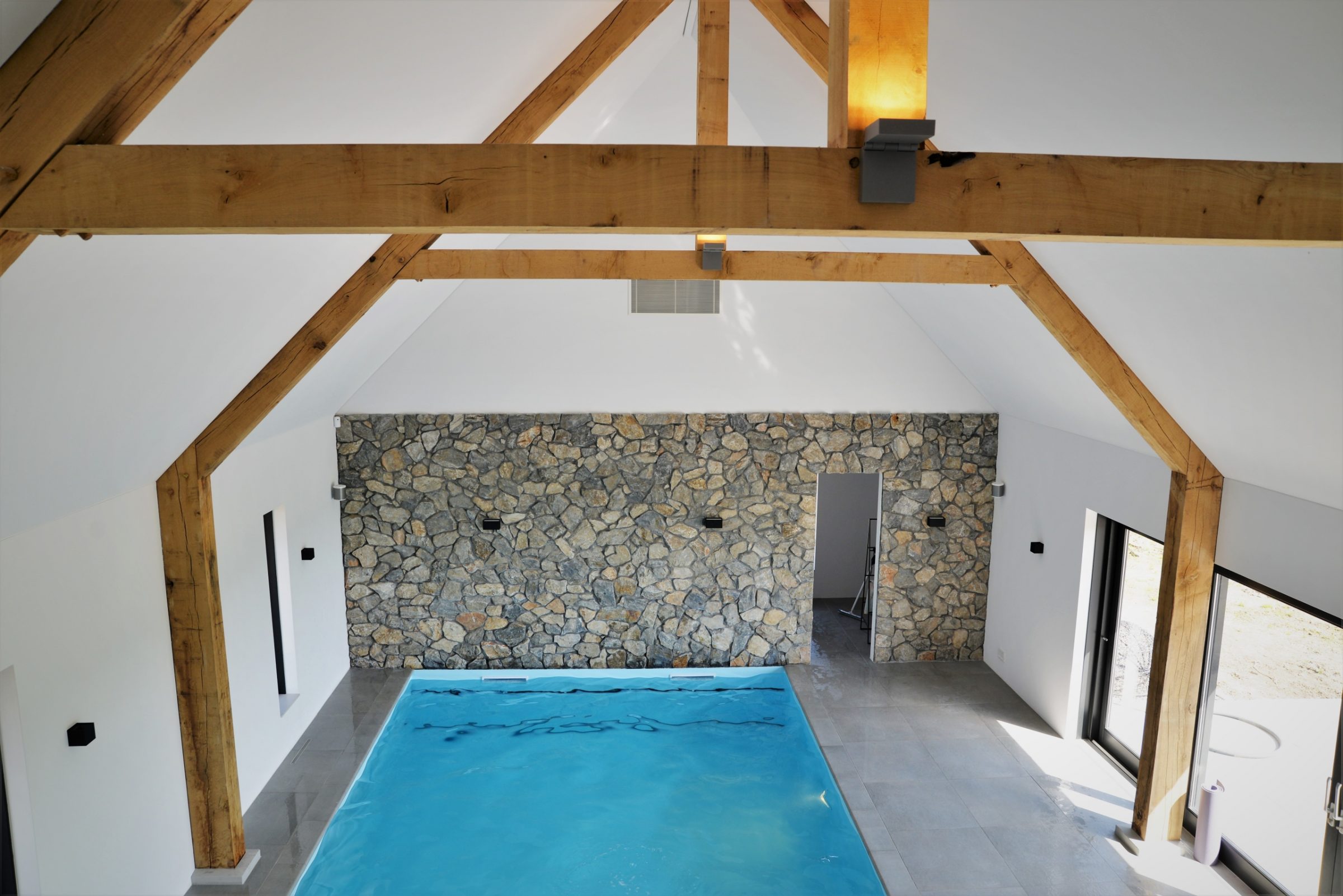 Natuursteen zwembad binnen - Rocks - Wellness en Badkamers