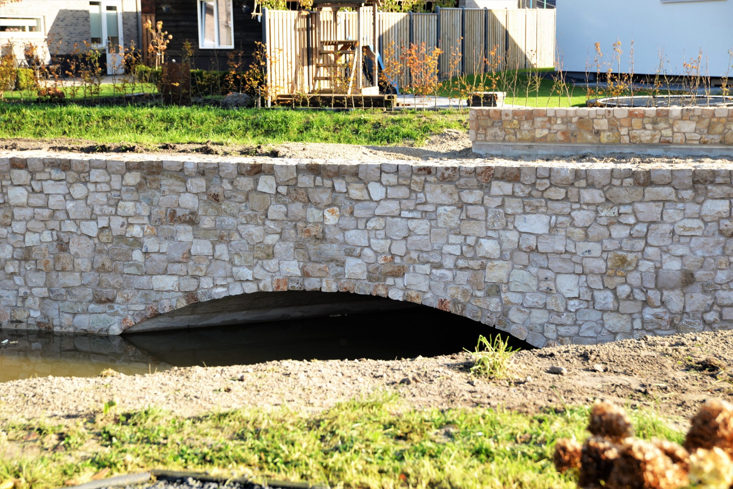 Natuurstenen brokken - brug.