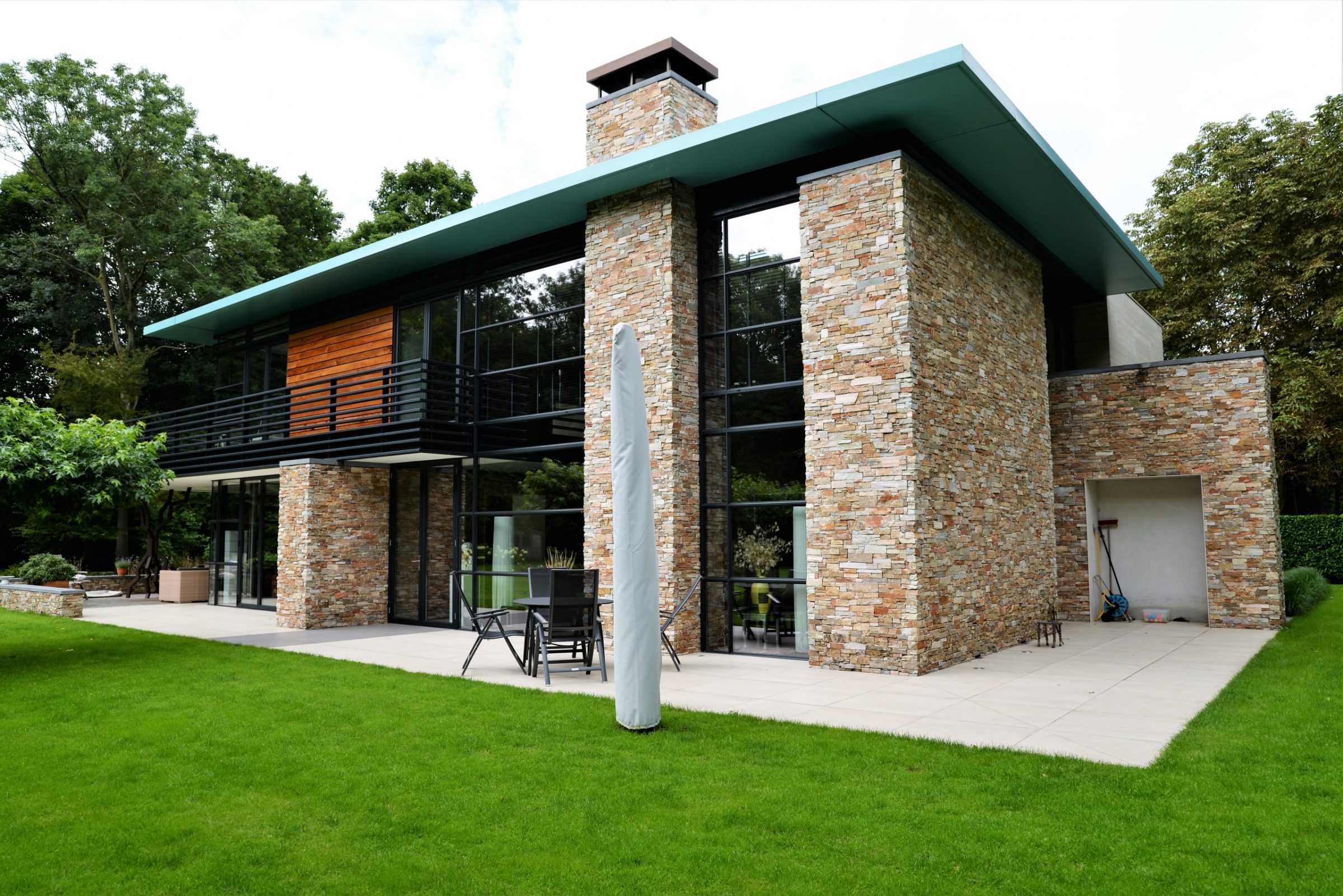 Natuurstenen gestapeld luxe villa.