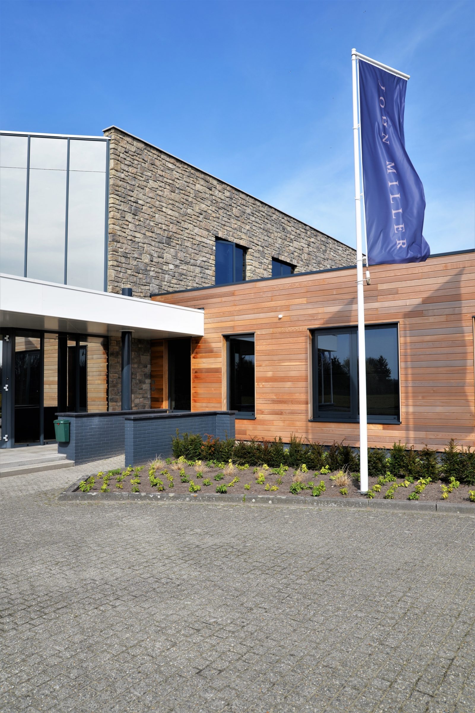 Van Winkel Fashion - Wandbekleding met Steenstrips.