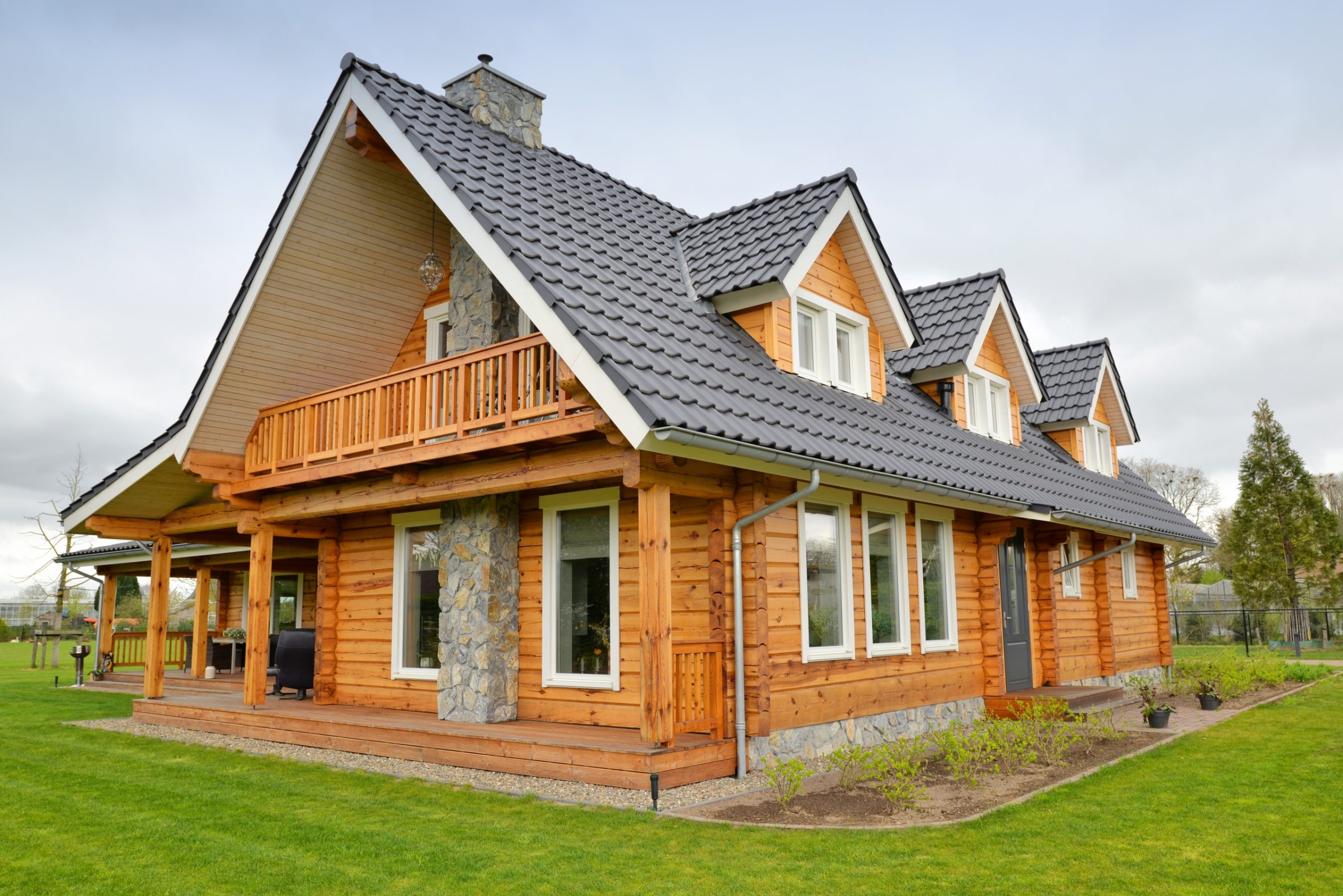Vrijstaande woning bekleedt met Rocks Akkron - Steenstrips.