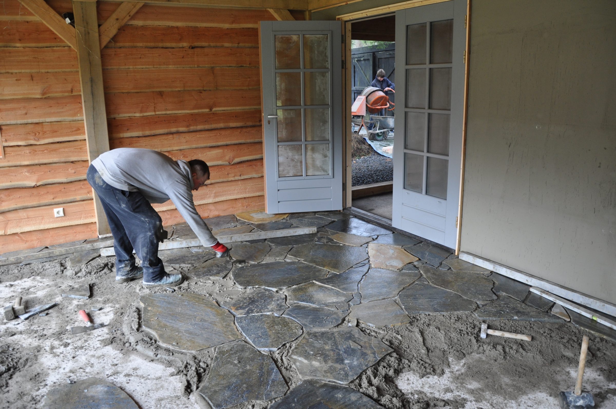 Flagstonevloer plaatsen