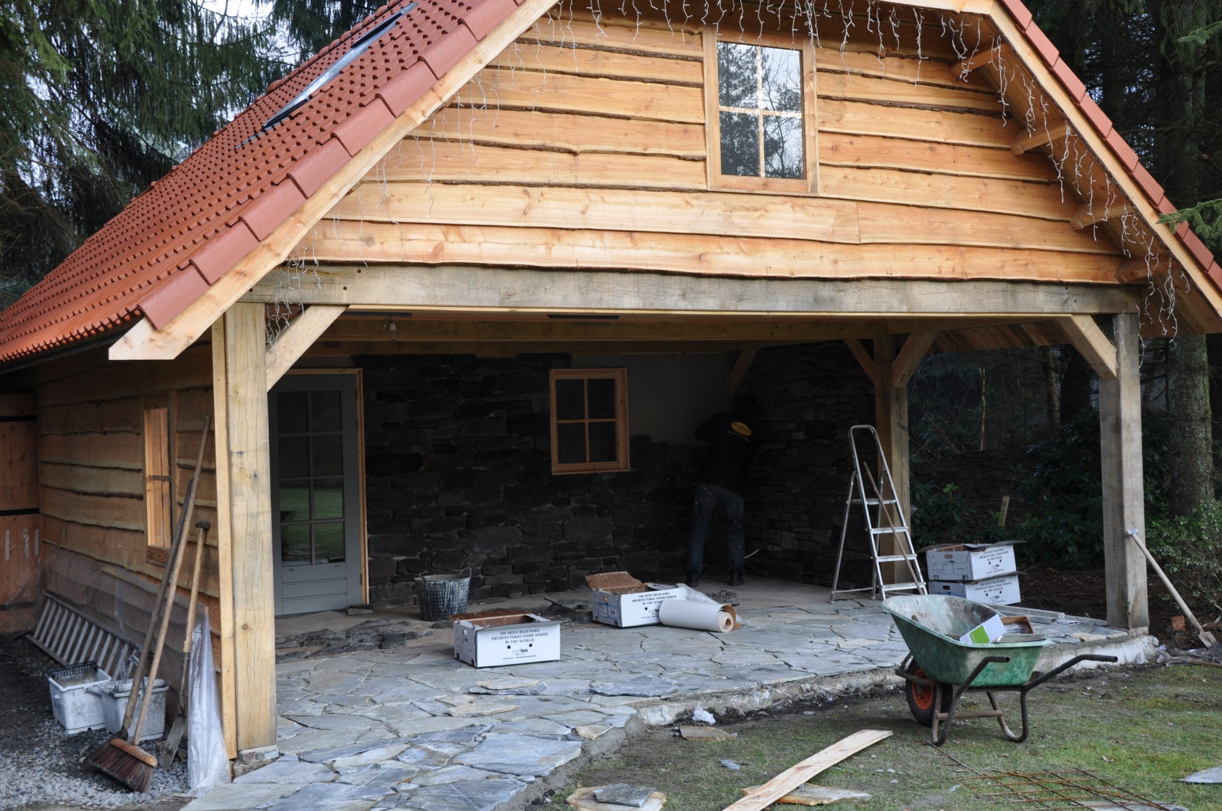 Steenstrips en Flagstones overkapping