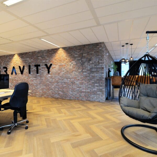 Sfeervolle baksteenstrips - kantoor Gravity