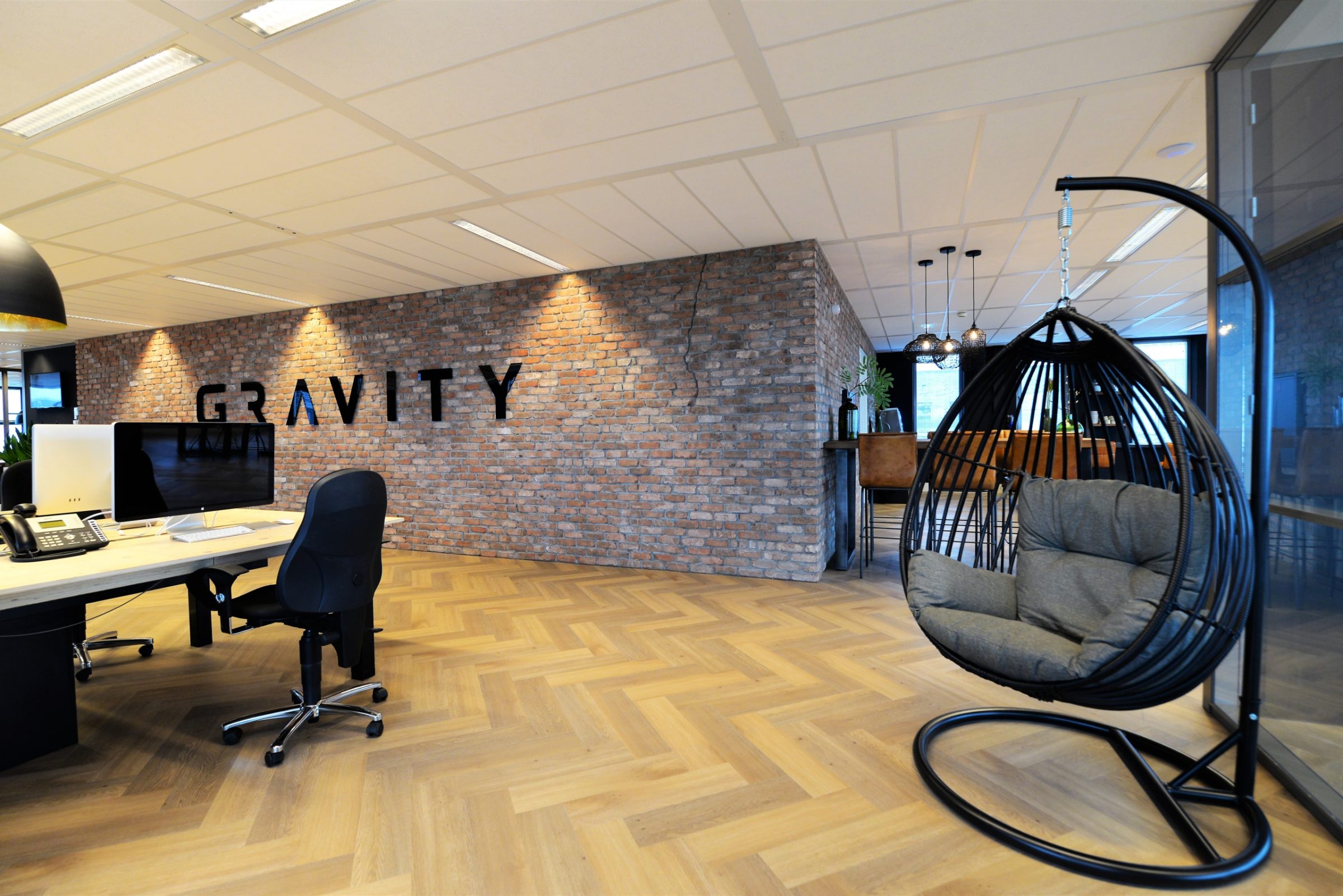 Sfeervolle baksteenstrips - kantoor Gravity