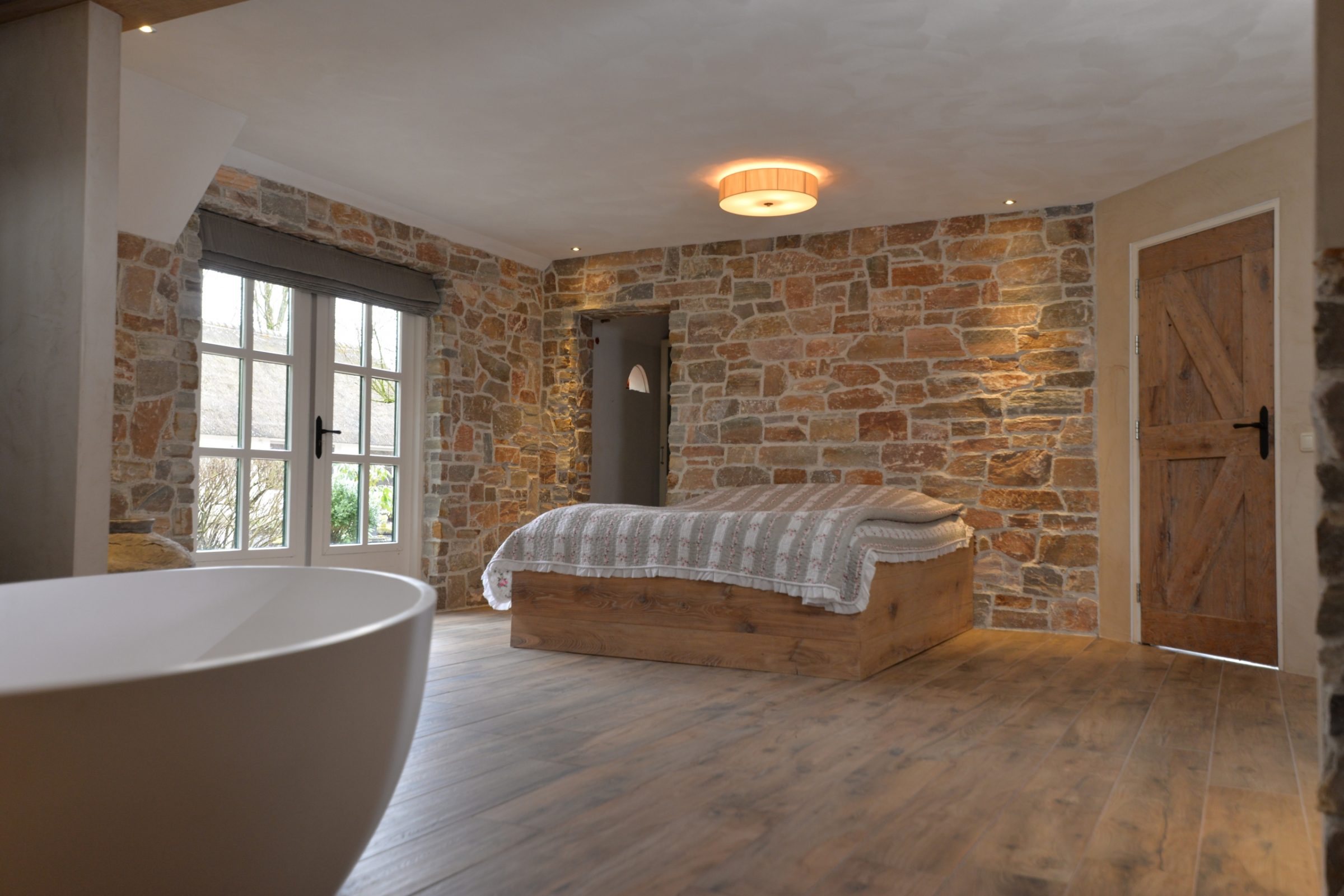 Rocks Oranje, slaapkamer en badkamer (en suite).