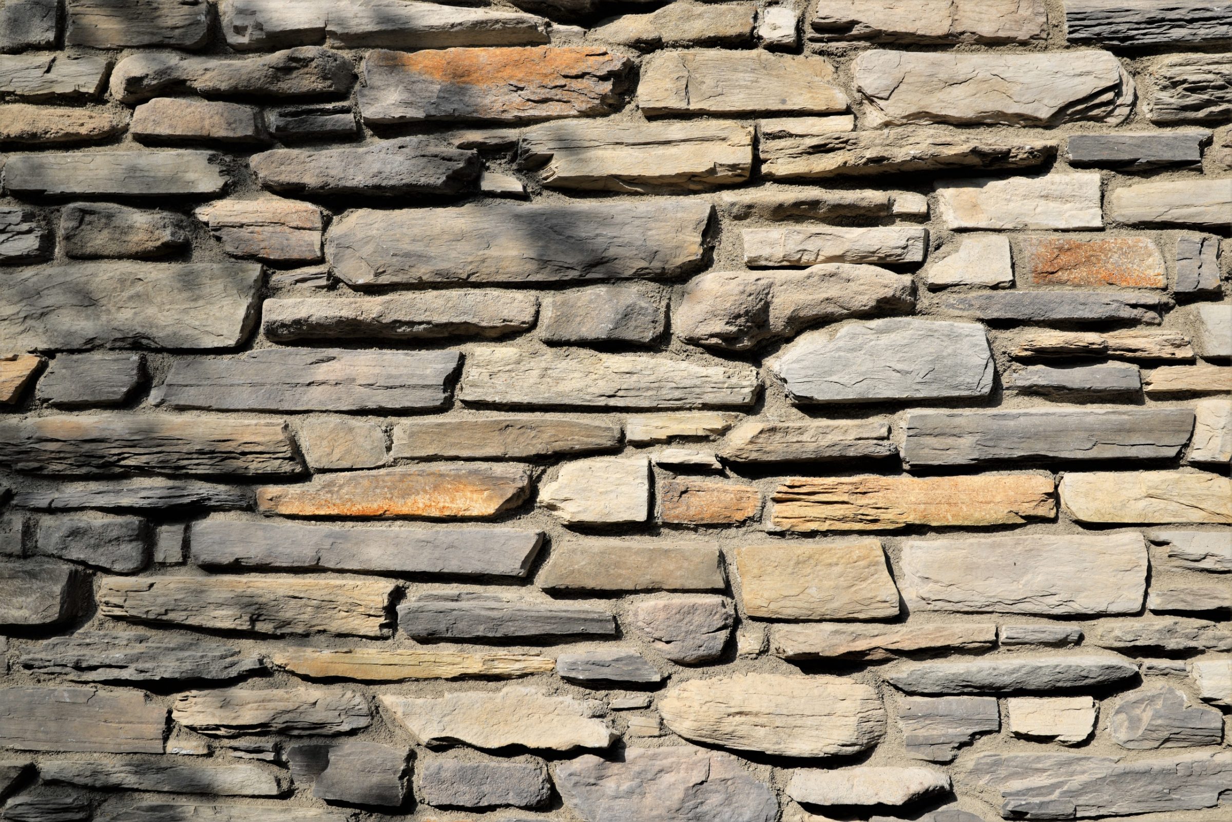 Steenstrip muur.
