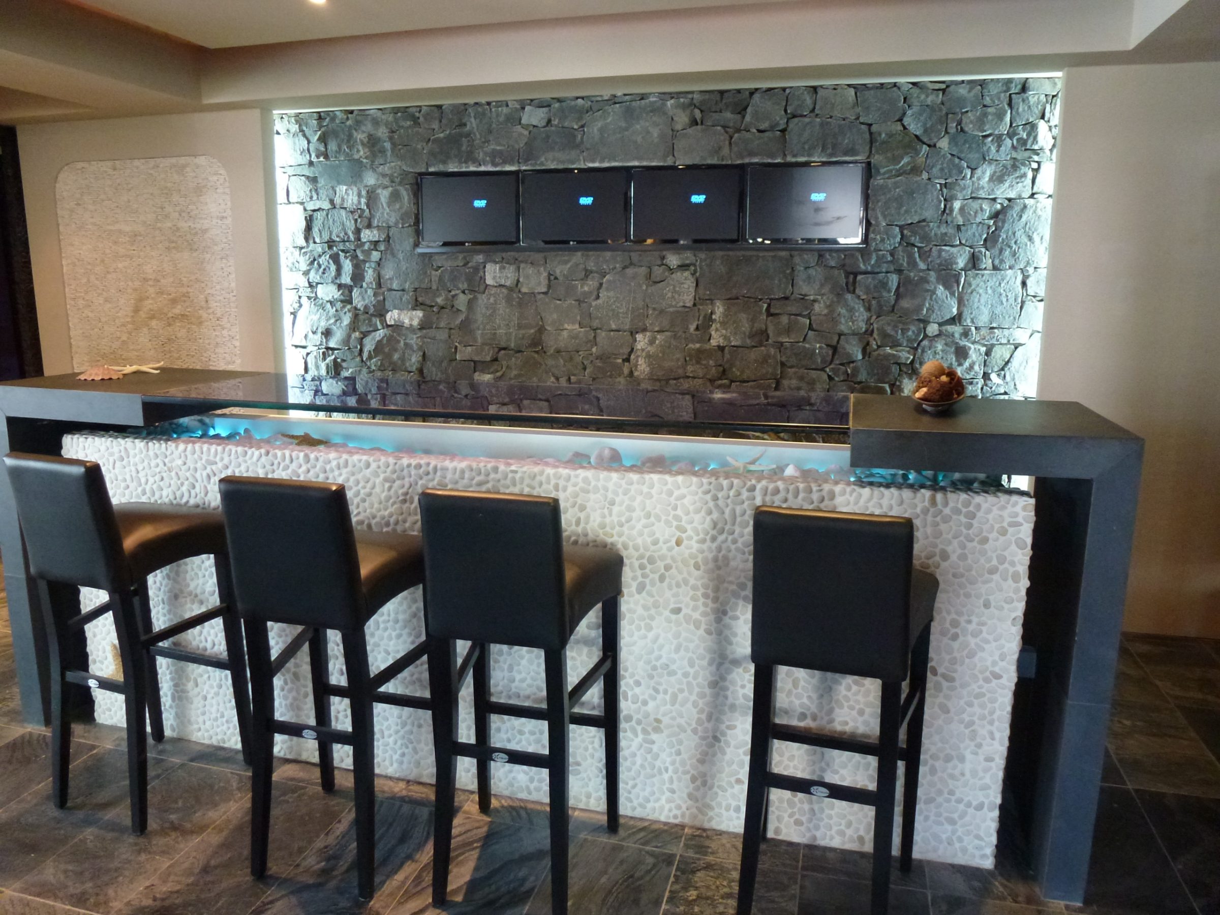 Rocks Zwart, wandbekleding bar.