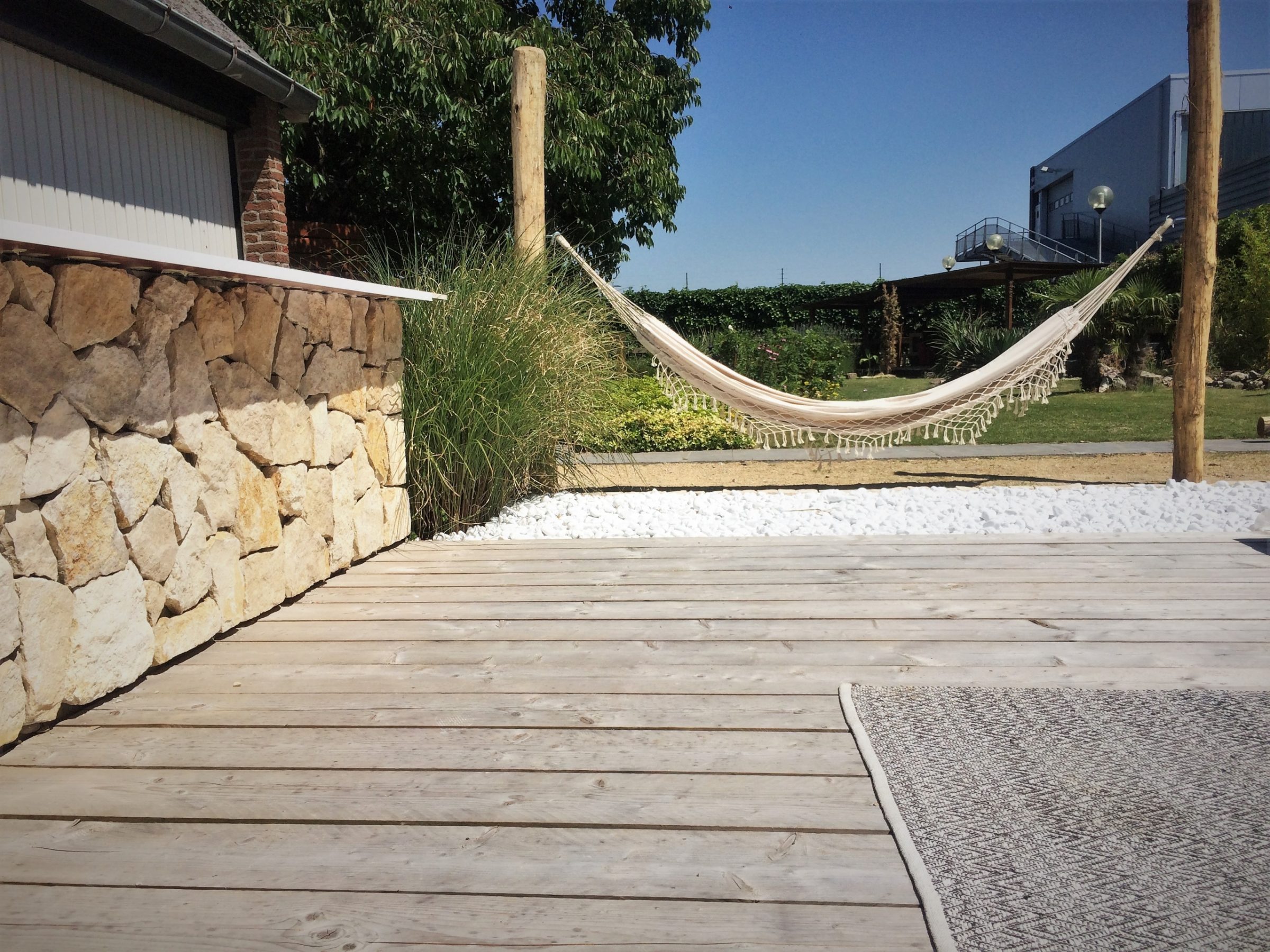 Steenstrips ibiza stijl - in de tuin.