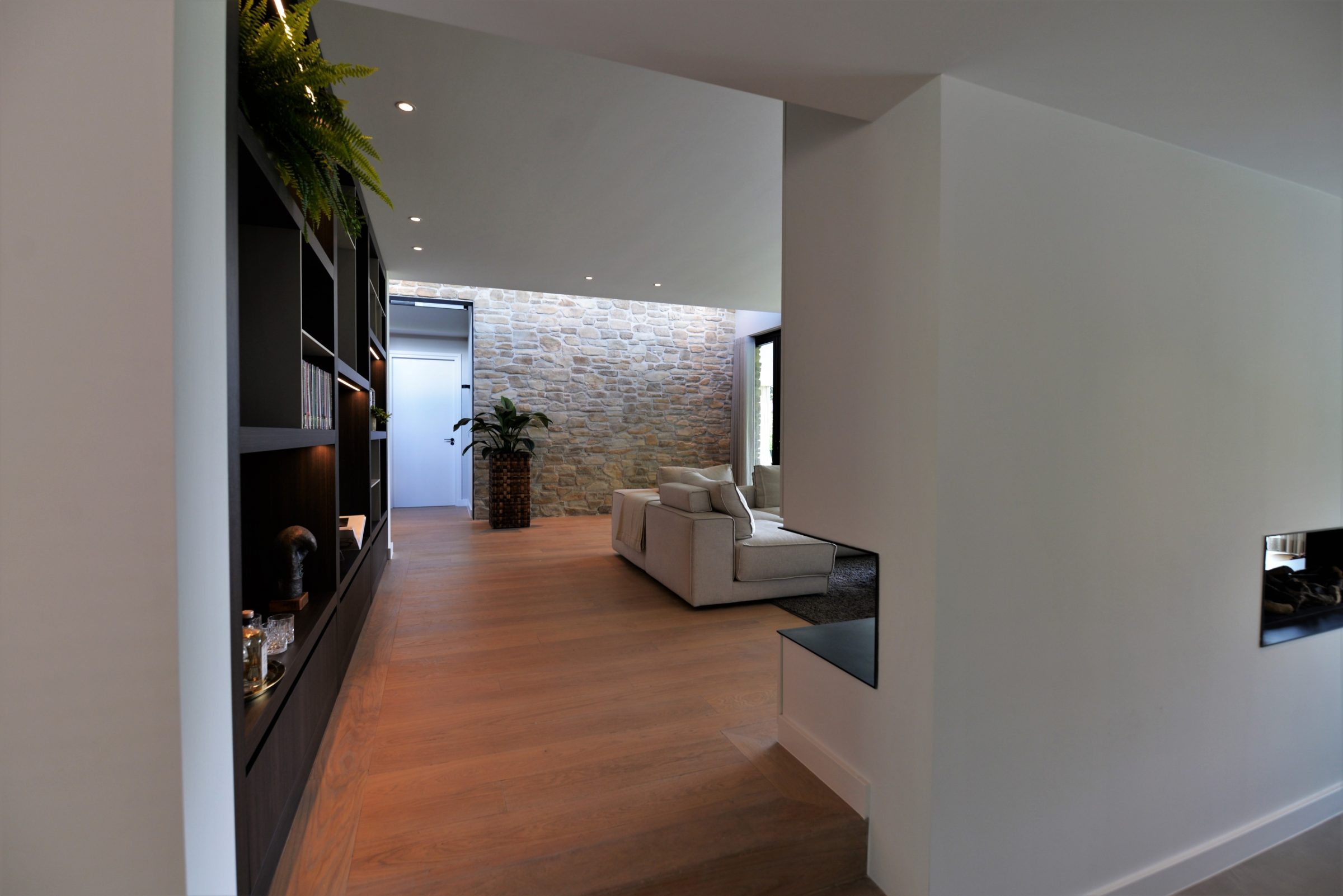 Steenstrips in huis.
