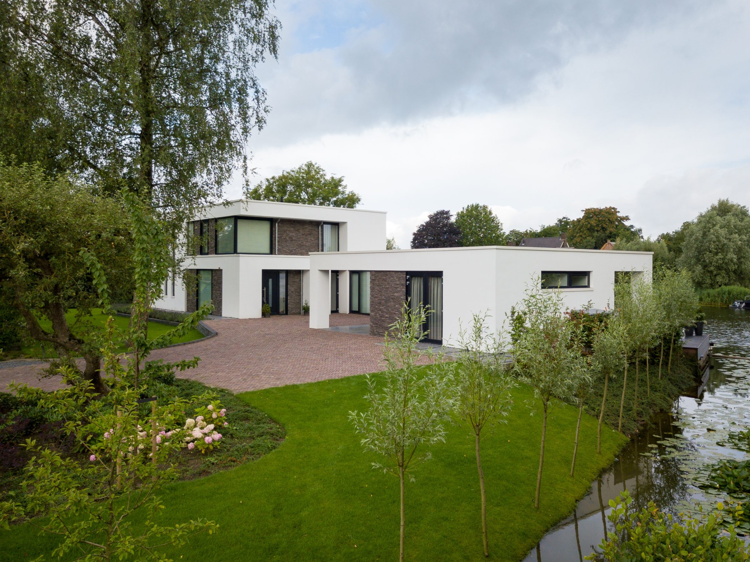 Steenstrips luxe duurzame villa.