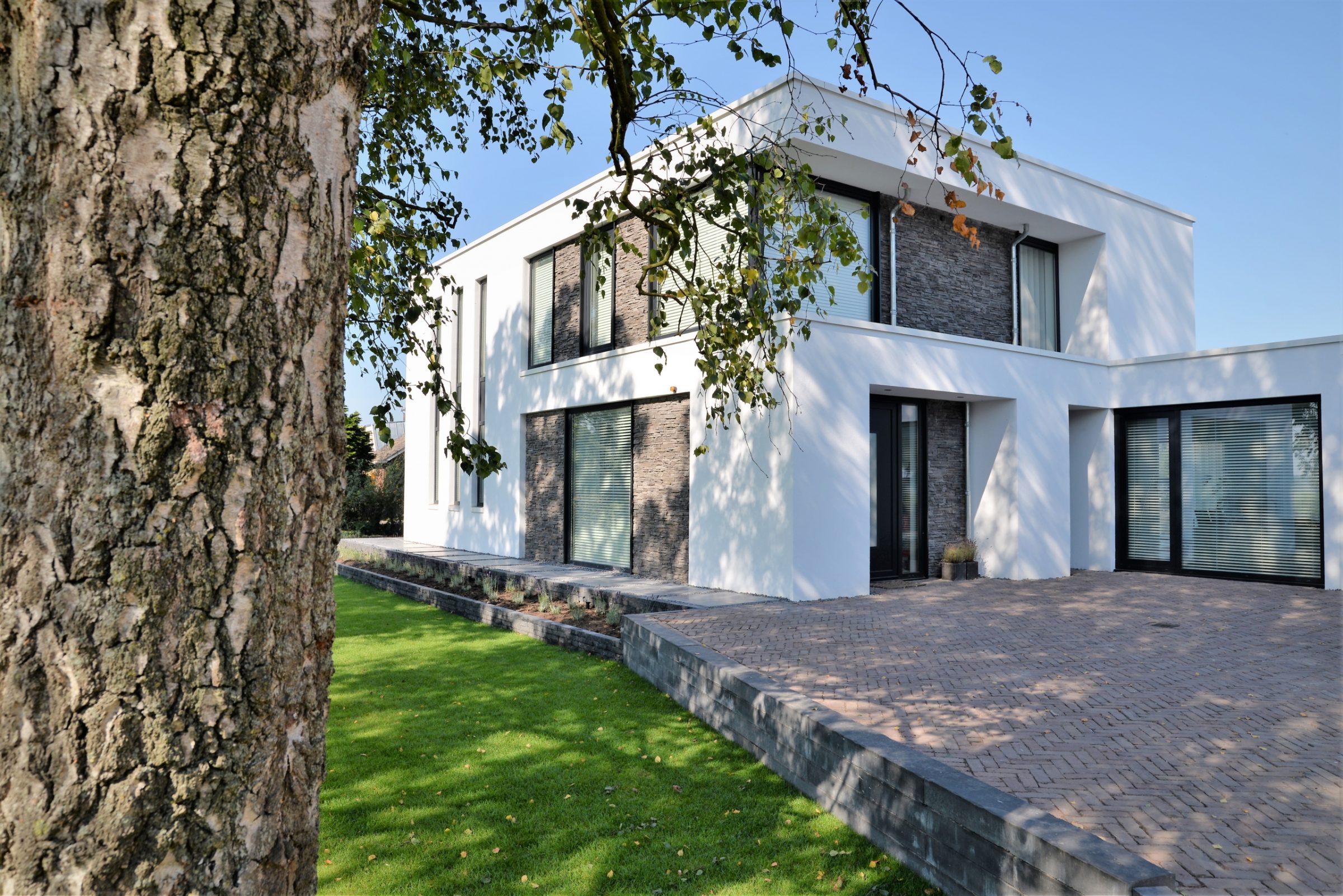Moderne villa gecombineerd met Steenstrips