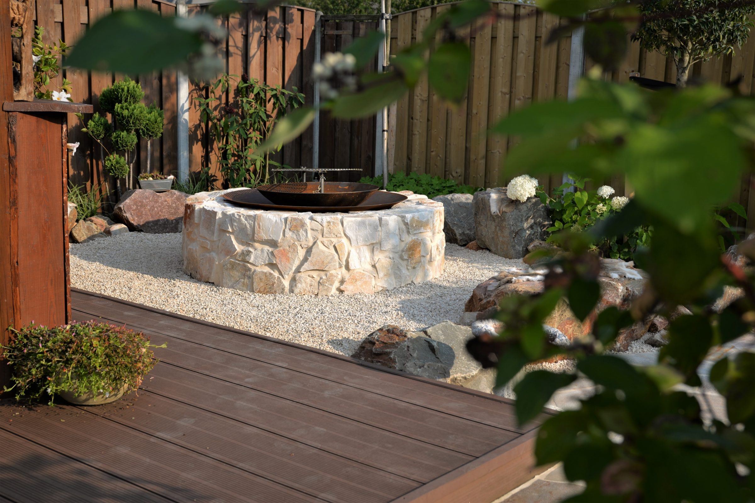 Tuinmuur firepit.