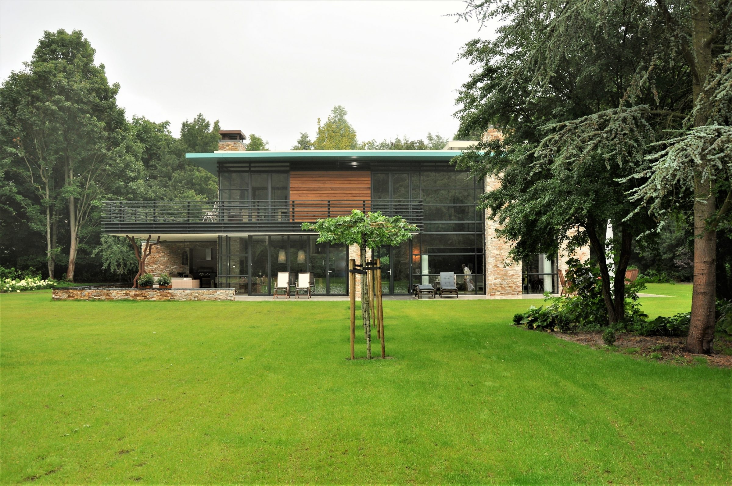 Villa met de sfeer van gestapelde Natuurstenen.
