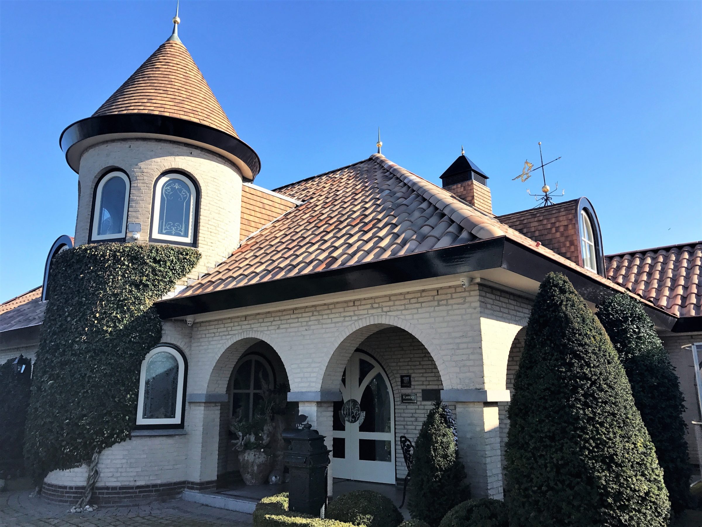 Villa zonder Steenstrips voor verbouwing.