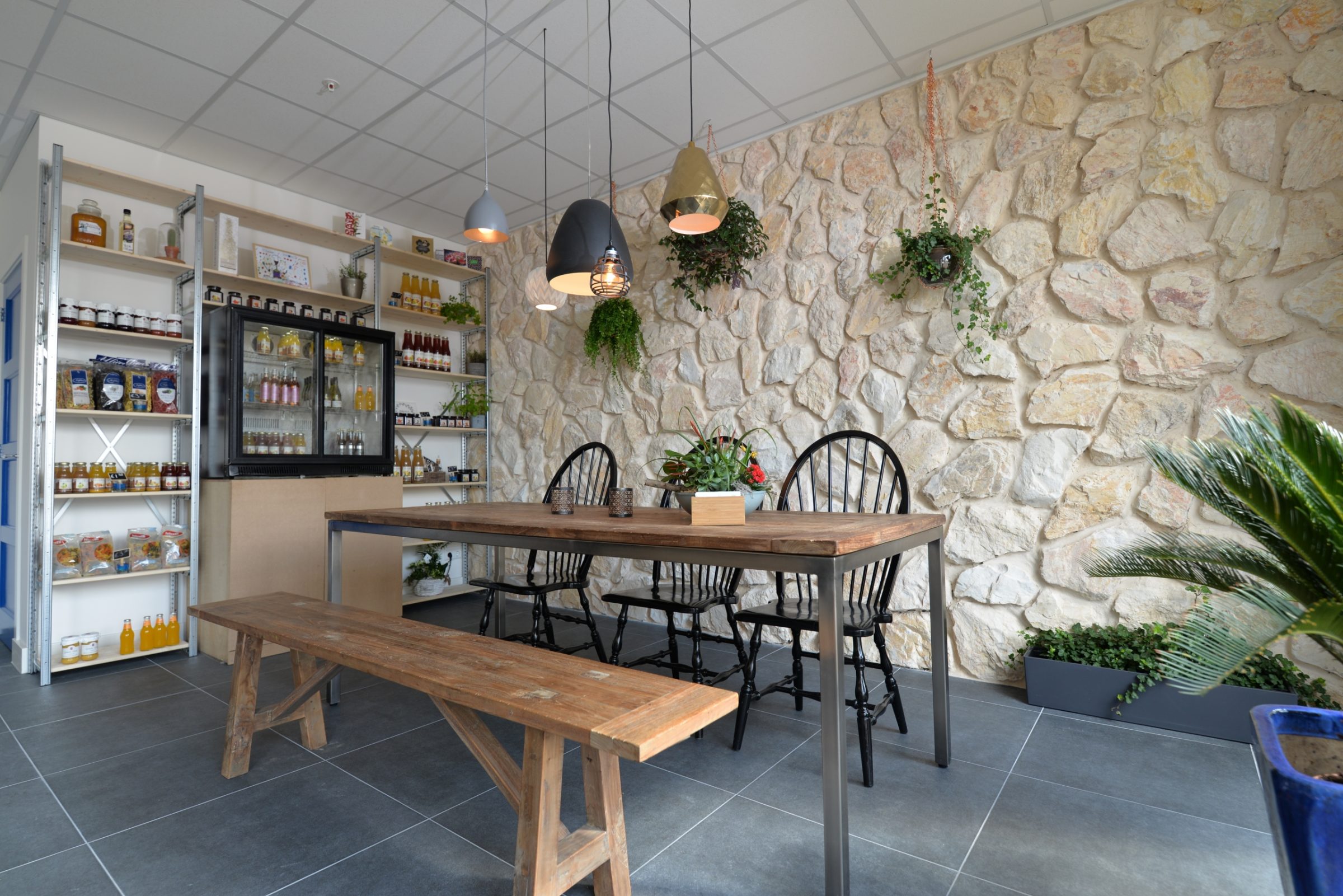 Rocks Melan, wandbekleding Delano Delicatesse.
