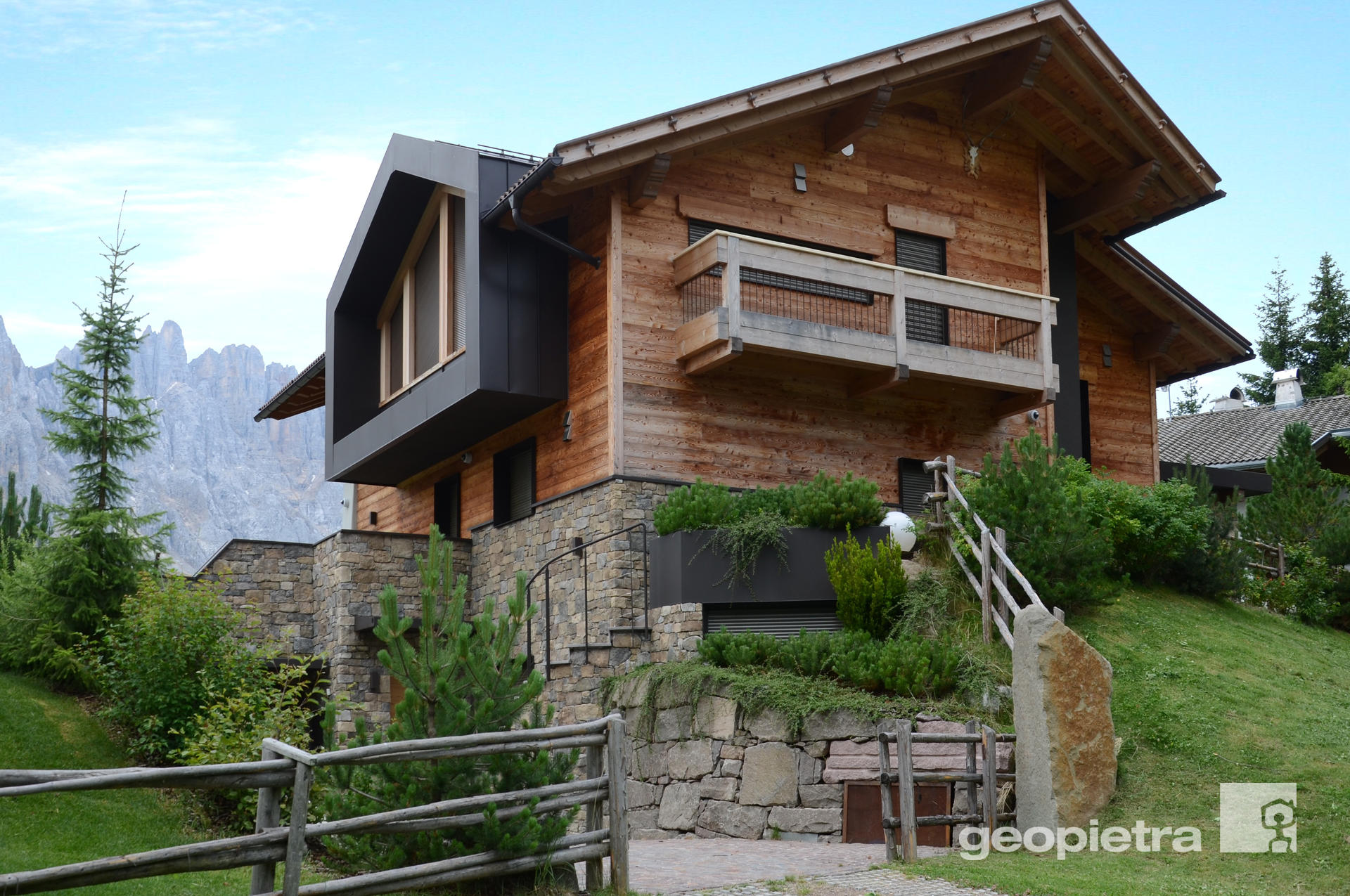 Luxe Villa met Badia Steenstrips van Geopietra (Copyright: Geopietra)
