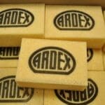 Gele sponzen van Ardex.