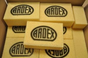 Gele sponzen van Ardex.