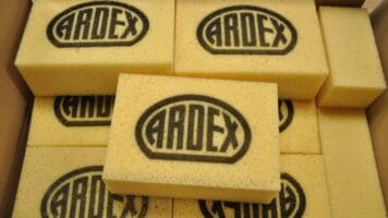Gele sponzen van Ardex.
