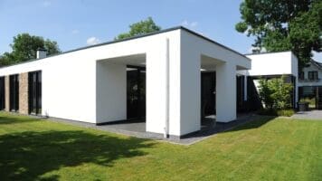 Moderne villa met Scaglia Steenstrips | Bouwbedrijf Bidec Afbouw| Fotografie Spiegel Crossmedia Communicatie